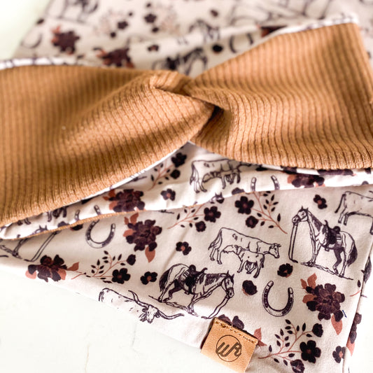 Floral Horse Toile Mocha and Chestnut Koozie Set