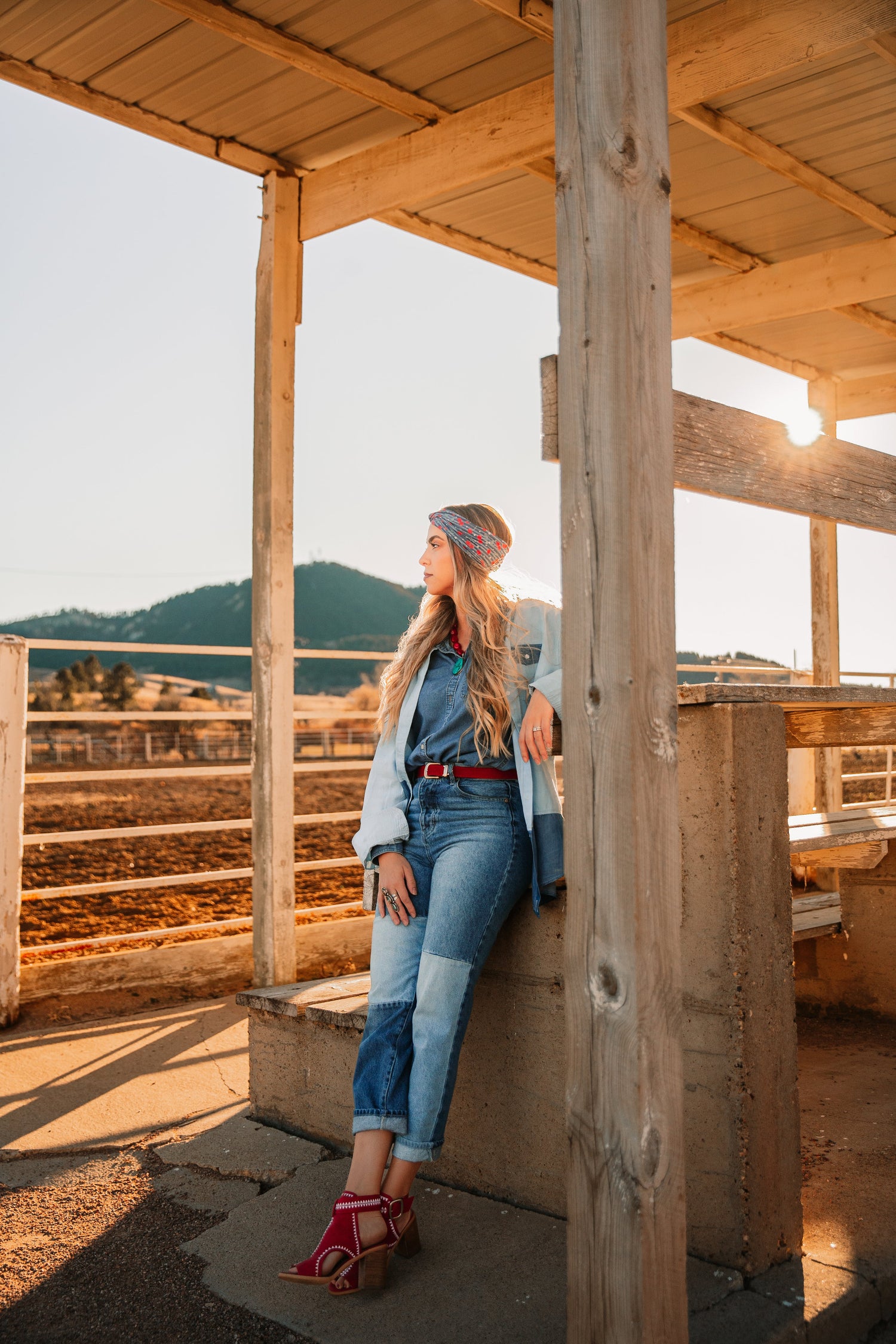 The perfect accessory for the modern rancher who values both style and practicality. This tan leopard headband delivers timeless Western flair with a contemporary edge, making it an essential addition to any cowgirl's collection.